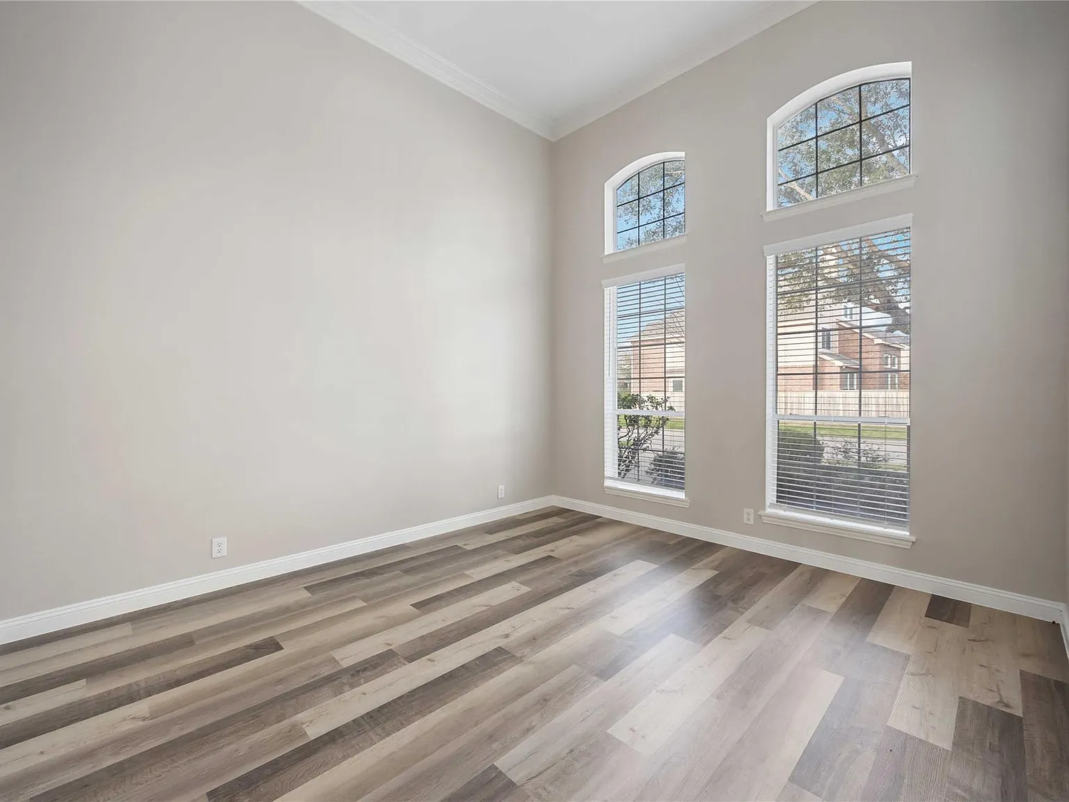 4 bed, 3.5 bath, 2949 sqft, $2,900 — Photo 4