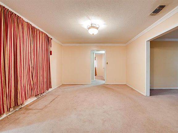 3rd image of 3849 Oak Haven Dr