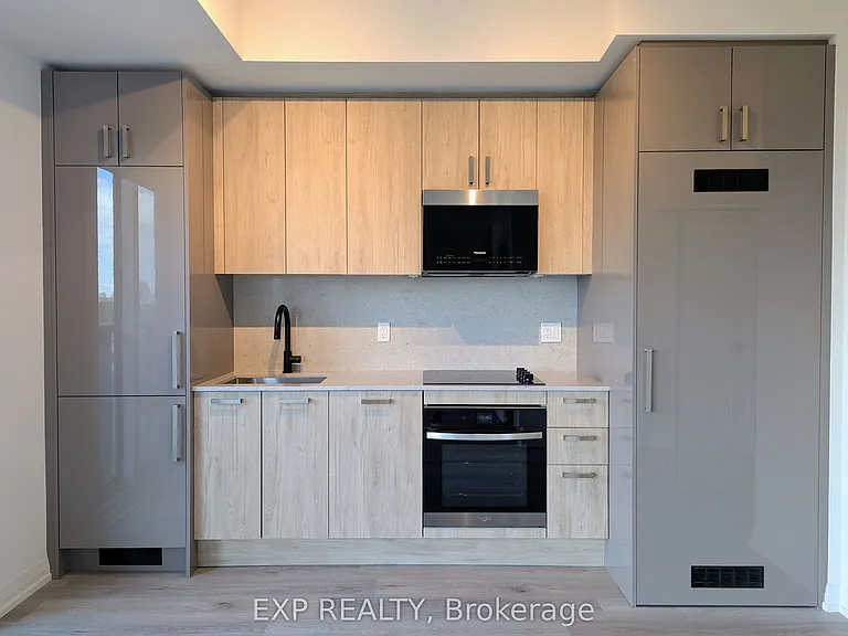 280 Dundas St W #814 — Photo 1