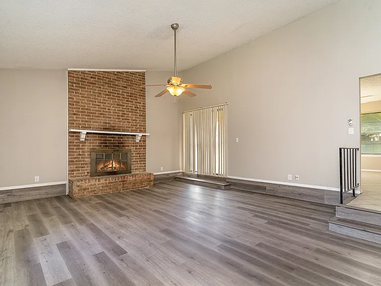 2311 Lawnmeadow Dr — Photo 2