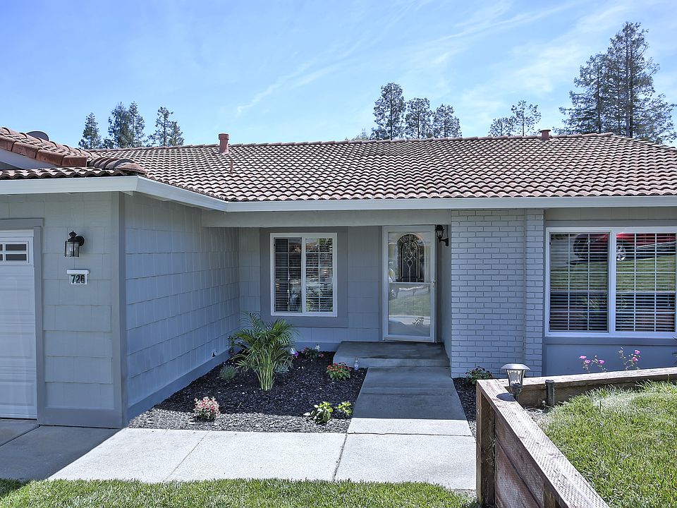 1st image of 726 Pine Ct