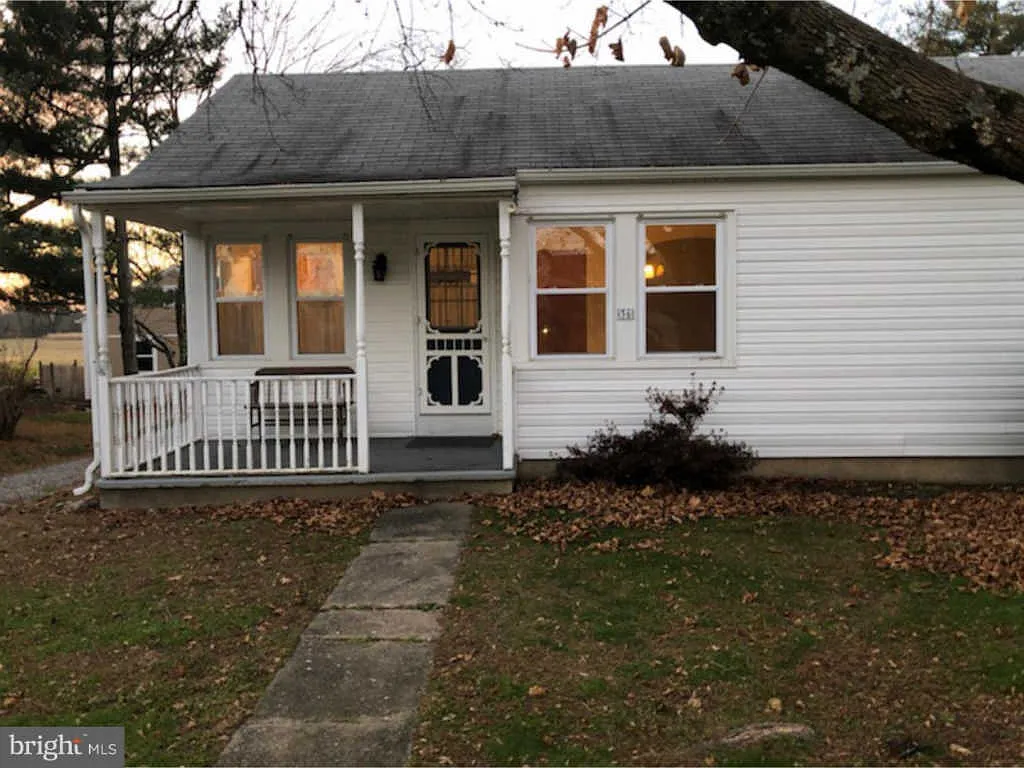 36 Townsend Ave photo 1
