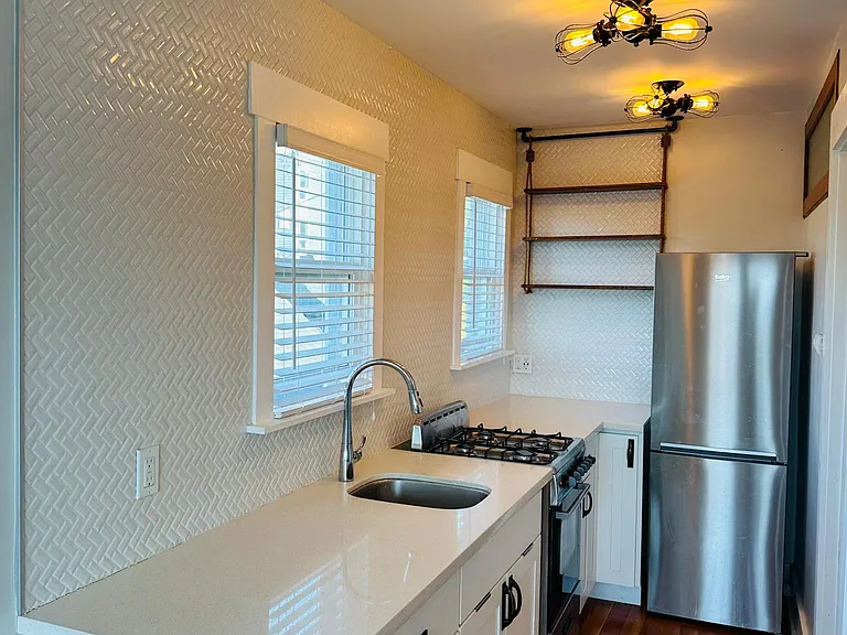 411 11th Ave E #305 — Photo 3