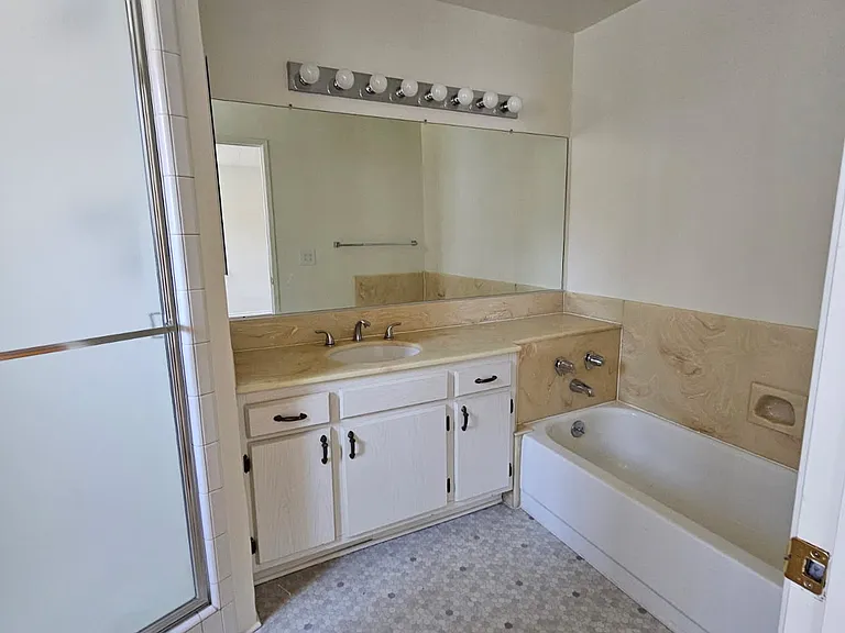 6450 Mammoth Ave #101 — Photo 6