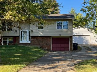 7388 Oakdale Dr, Newburgh, IN