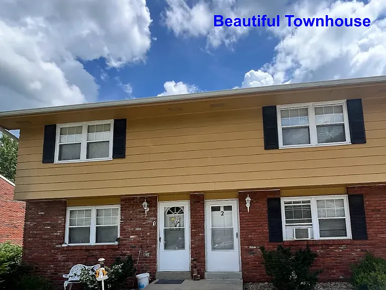 245 Laurel Dr #2 — Photo 1