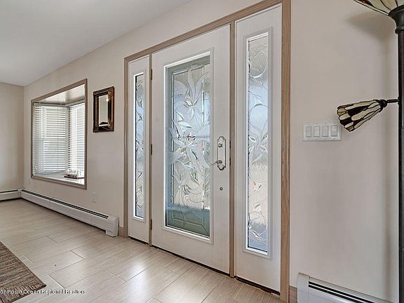 4th image of 640 Bayview Dr
