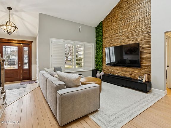 4th image of 40 Pinyon Street