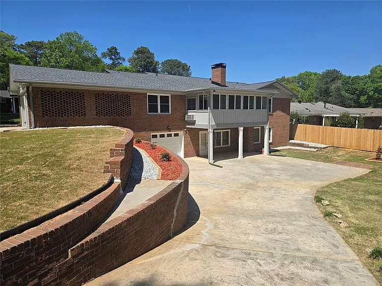 3420 Northside Dr — Photo 4