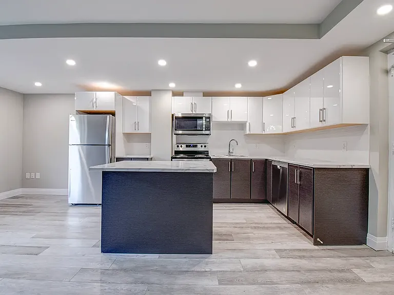 45 Paisley Blvd W — Photo 28