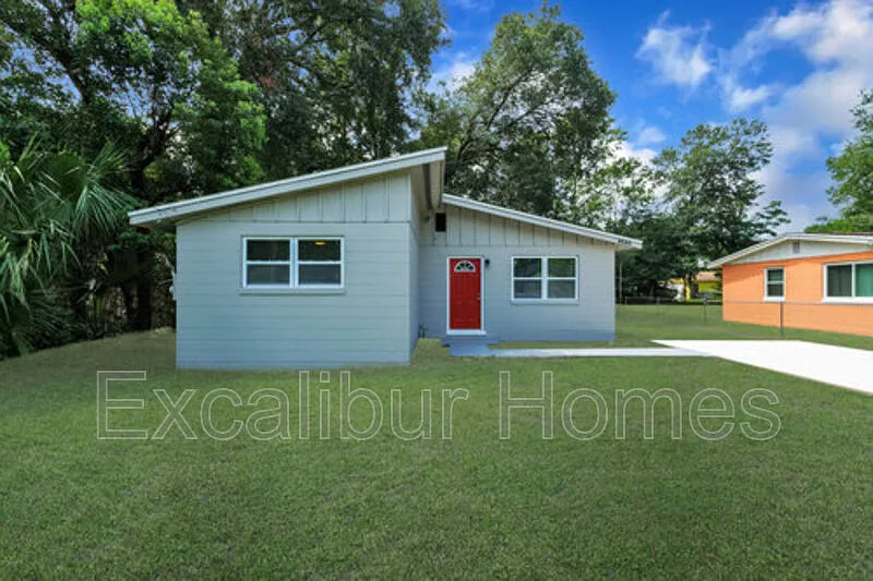 3 bed, 1.0 bath, 790 sqft, $950 — Photo 3