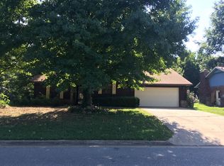 1305 S 13th St, Rogers, AR 72758