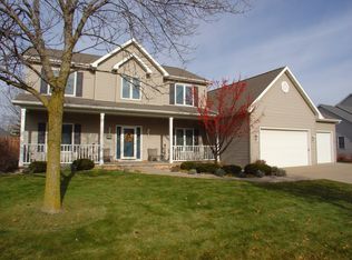 412 E Apple Creek Rd, Appleton, WI 54913