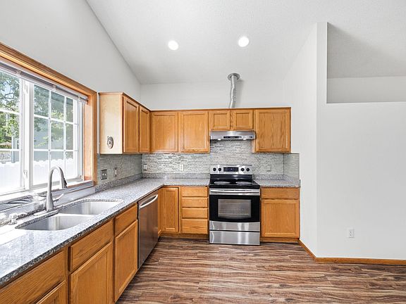 5th image of 16036 Goodview Ct