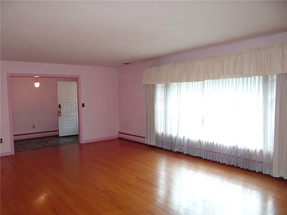 5th image of 504 Pinewood Cir