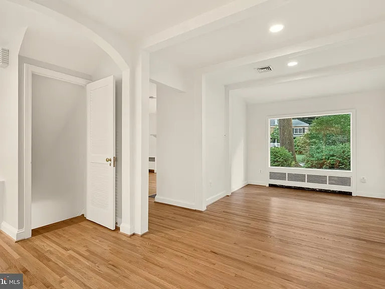2375 N Vernon St — Photo 15