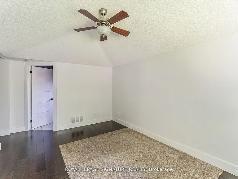 4 Patricia Ave #UPPER — Photo 26