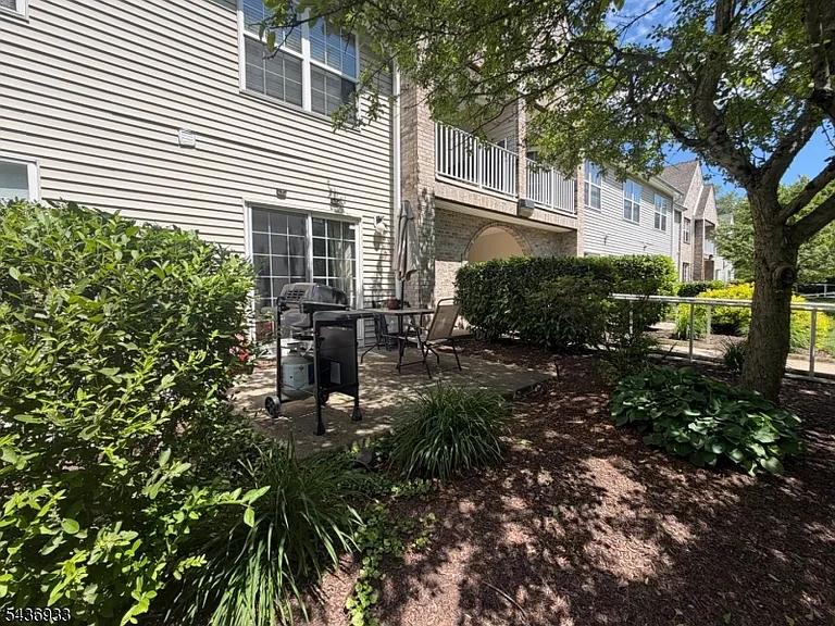 10 Parkside Ct — Photo 3