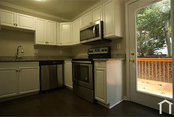 777 Jordan Ln #1 — Photo 3