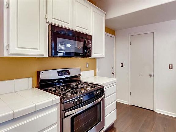 3rd image of 4208 Shandwick Dr