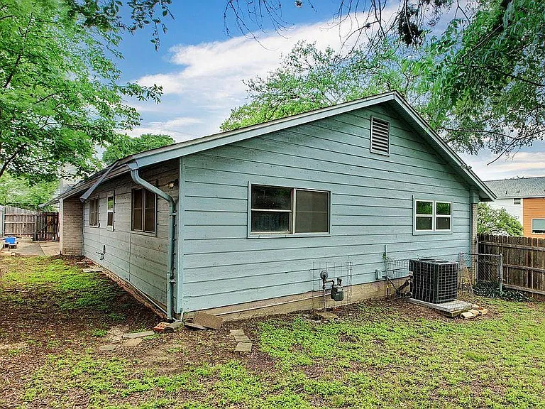 6108 Cherrylawn Cir — Photo 24