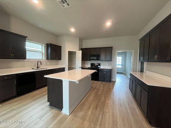 4th image of 132 Brattle Ct