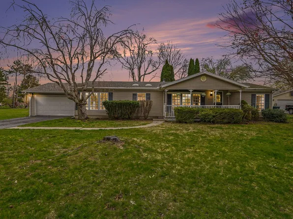 10283 S Arrowhead Dr, Berrien Springs, MI 49103