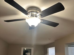 574 W Loch Lomond Dr, Sicklerville, NJ 08081