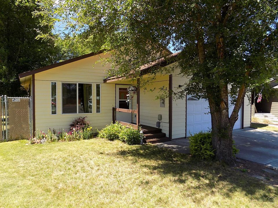1st image of 655 NW Creeks Edge Ct