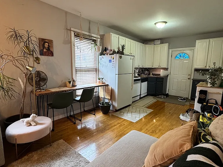 2315 N Greenview Ave #CH — Photo 8