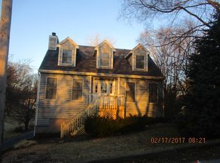 26 S Hickory Ave, Fox Lake, IL 60020