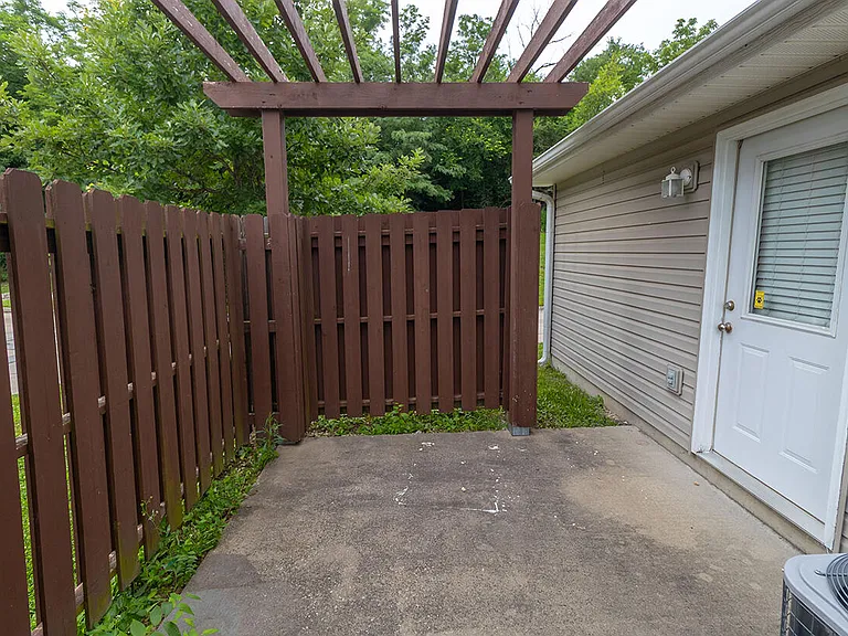 3306 E Saint Charles Rd — Photo 29
