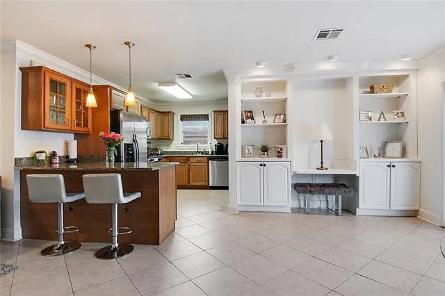 3 bed, 1.0 bath, 1298 sqft, $2,300 — Photo 4