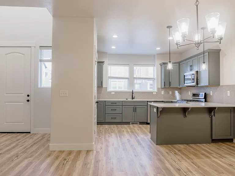 2010 N 3930 W — Photo 4