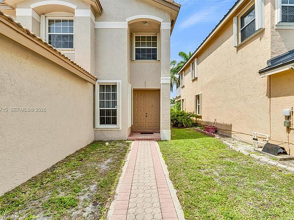 5th image of 18081 SW 33rd St