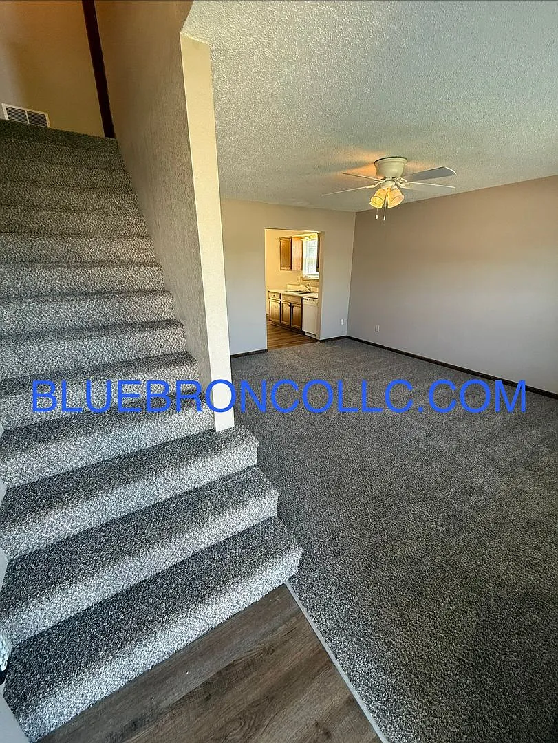 Building Photo - 213 N Crest Dr