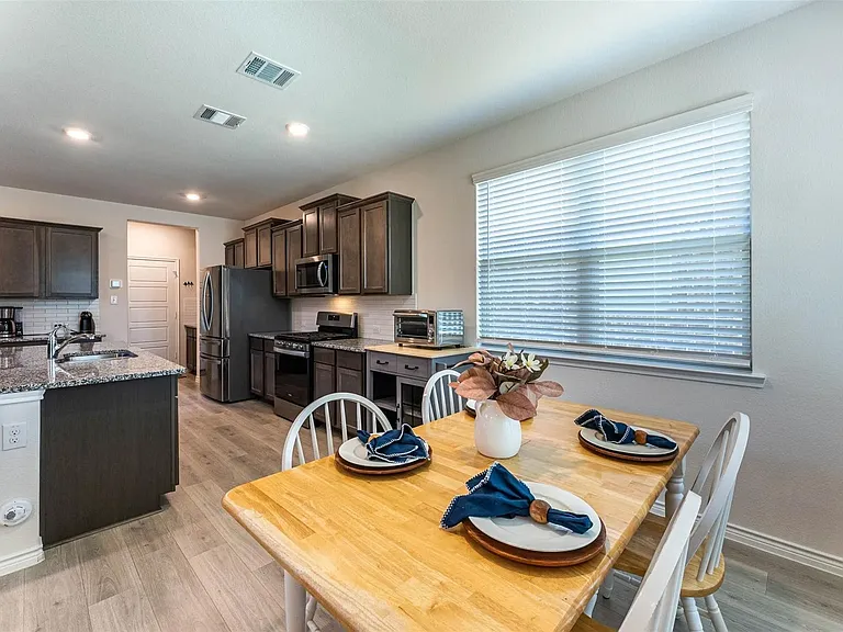 2708 Franklin Dr — Photo 6