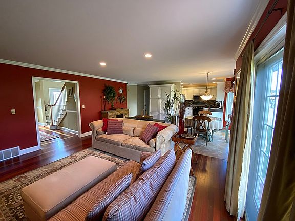 5th image of 41 Copperfield Dr