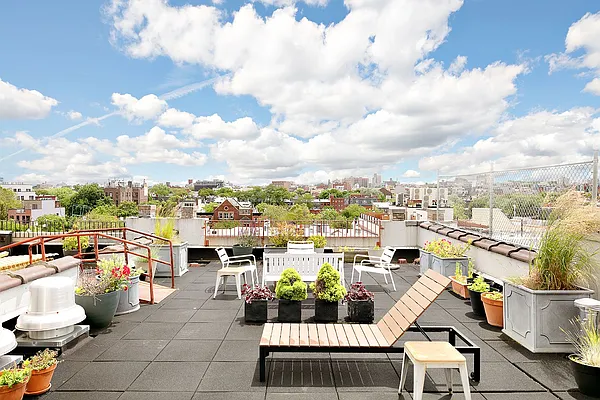 Sold by Compass | media 21