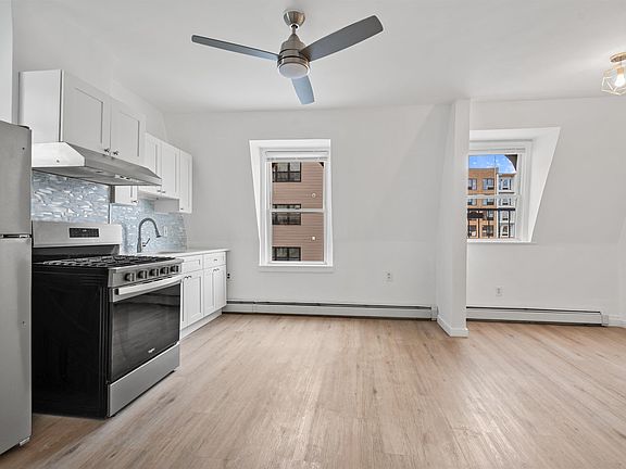 4th image of 149 Culver Ave #C