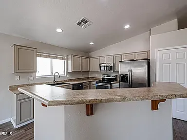3 bed, 1569 sqft, $2,100 — Photo 4