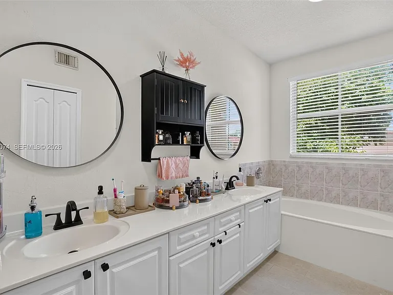 913 NW 135th Ave — Photo 17