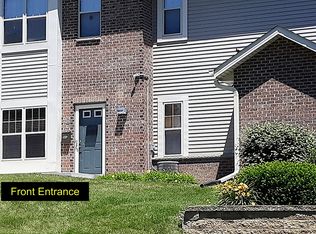 506 Forest Ridge Ct, Saukville, WI