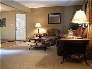 1st image of 605 Jefferson Cir