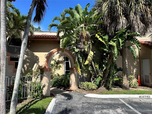 301 SW 86th Ave APT 208, Pembroke Pines, FL 33025