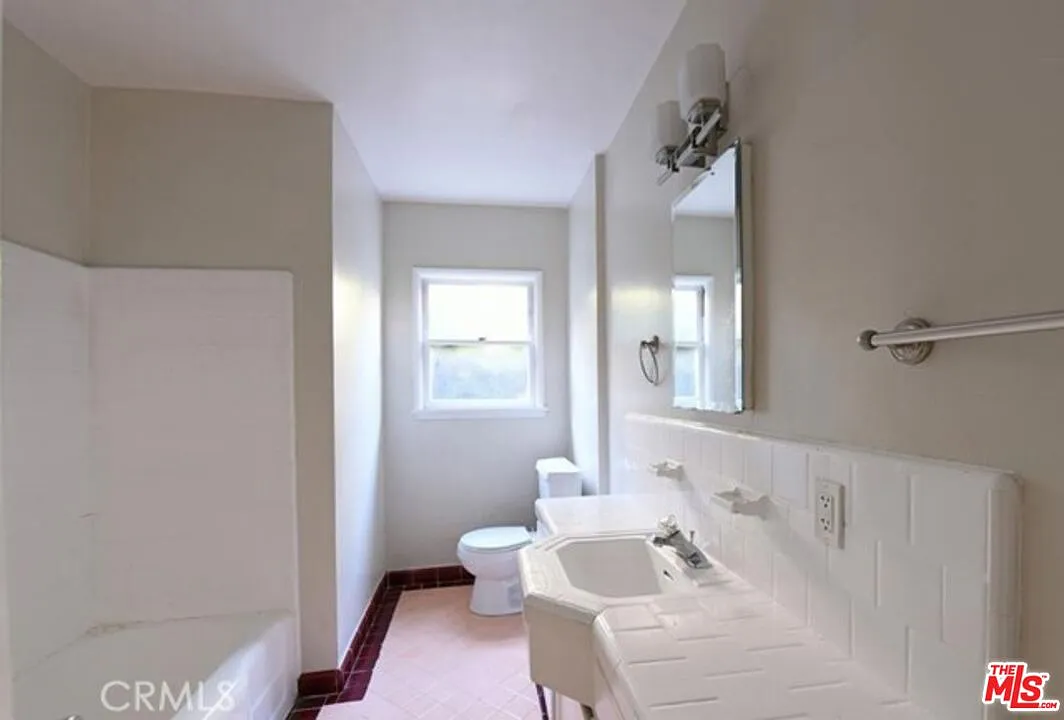 2 bed, 2.0 bath, 1200 sqft, $3,497 — Photo 4