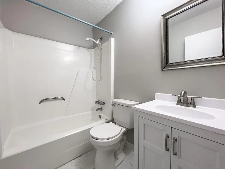 101 Timber Ln #C — Photo 7