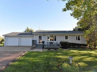 46493 Country Ln, Hartford, SD 57033