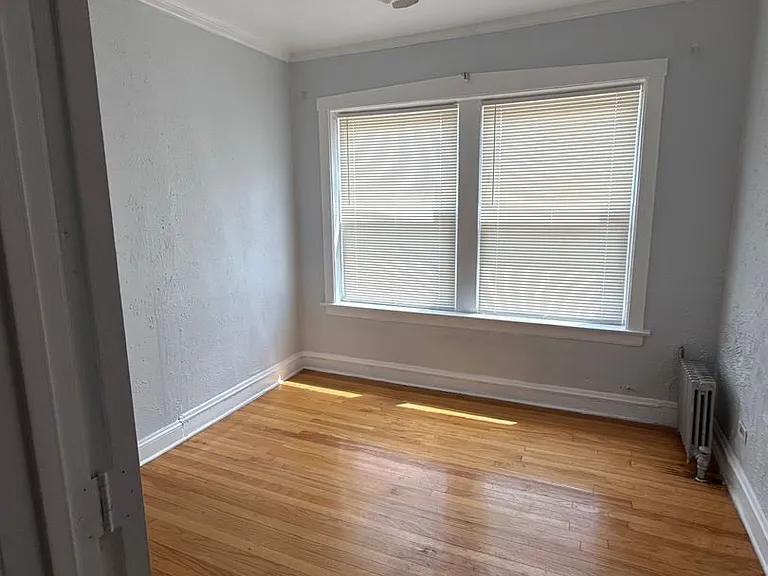 SPACIOUS 2 BEDROOM APARTMENTS AVAILABLE — Photo 86