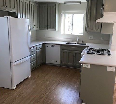 3rd image of 3553 Bancroft St